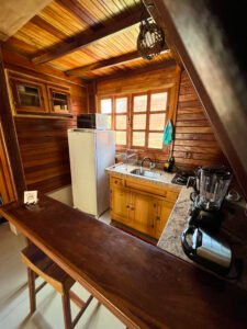 foto bancada americana e cozinha